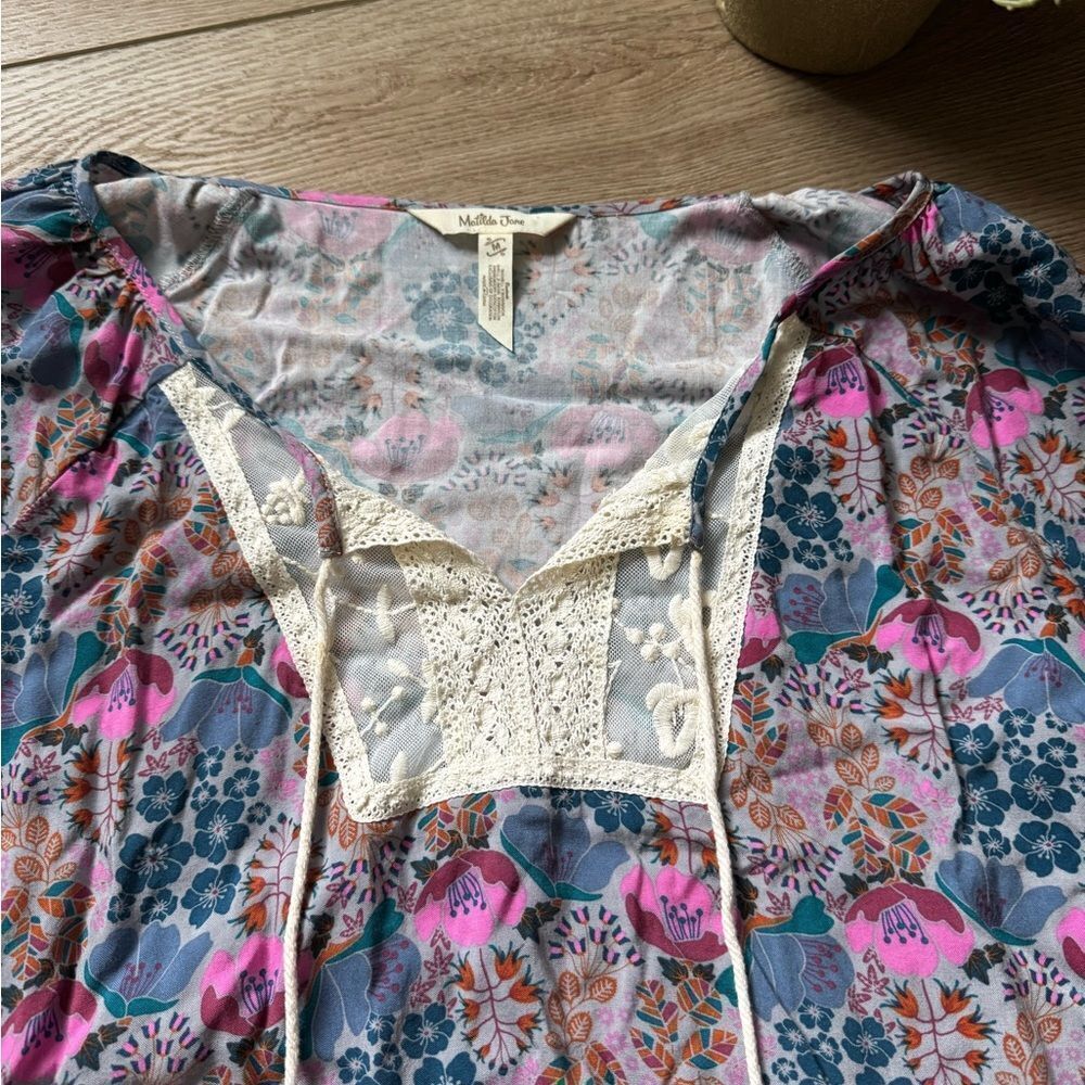 LIKE NEW MATILDA JANE MULTICOLOR FLORAL AND LACEY BLOUSE SIZE WOMEN’S MEDIUM - Picture 7 of 11